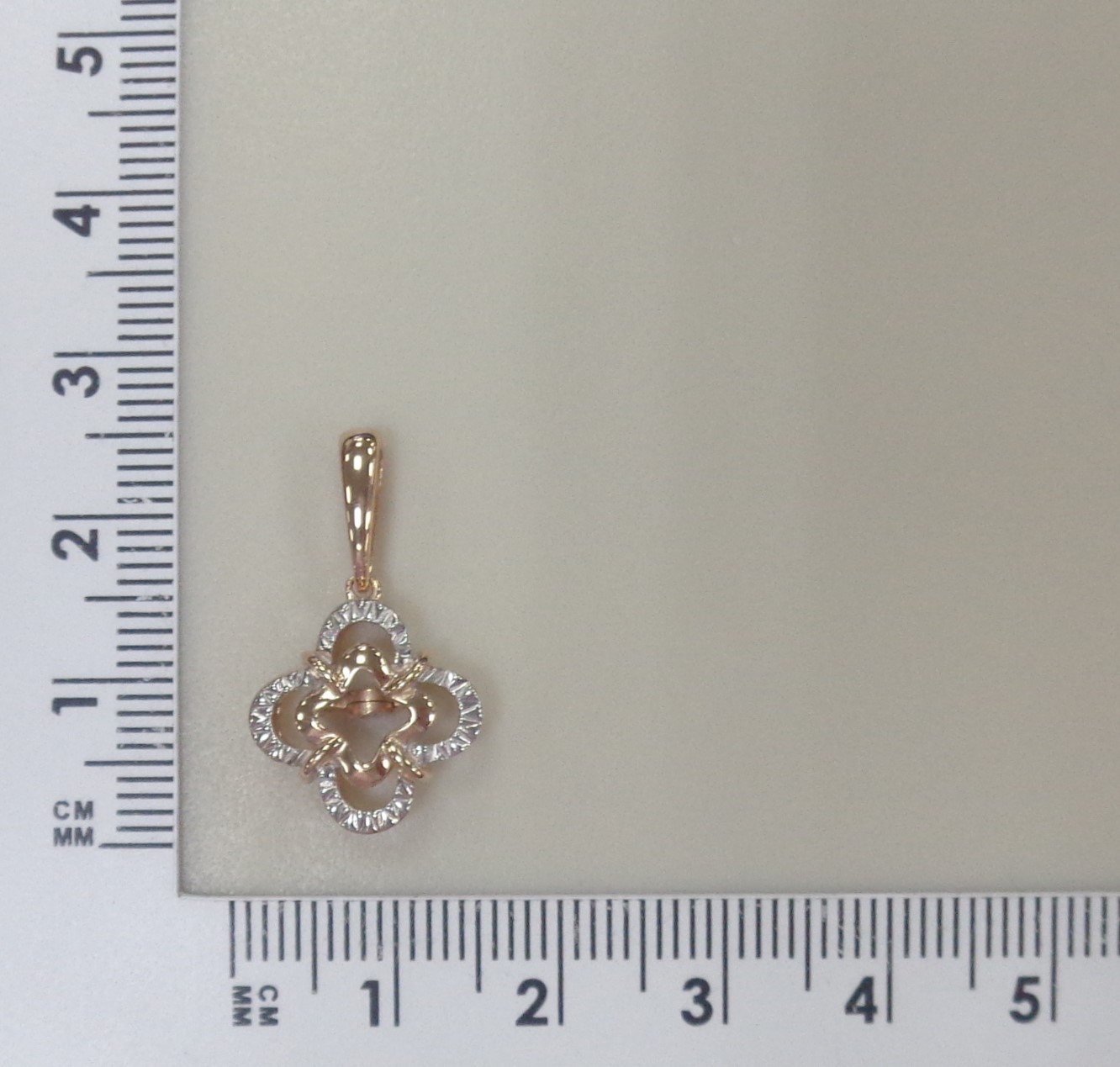 Серебряная подвеска с бриллиантом "Танцующий камень"